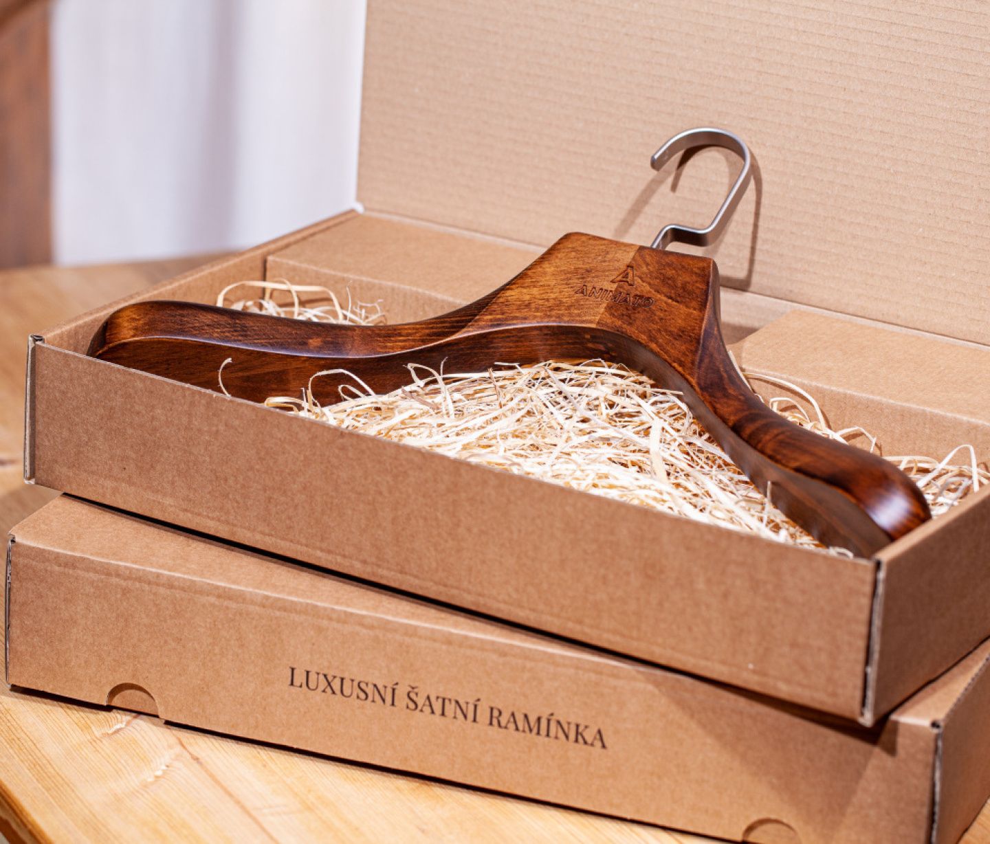 Kleiderbügel für Sakko in Geschenkbox Kleiderbügel für Sakko in Geschenkbox